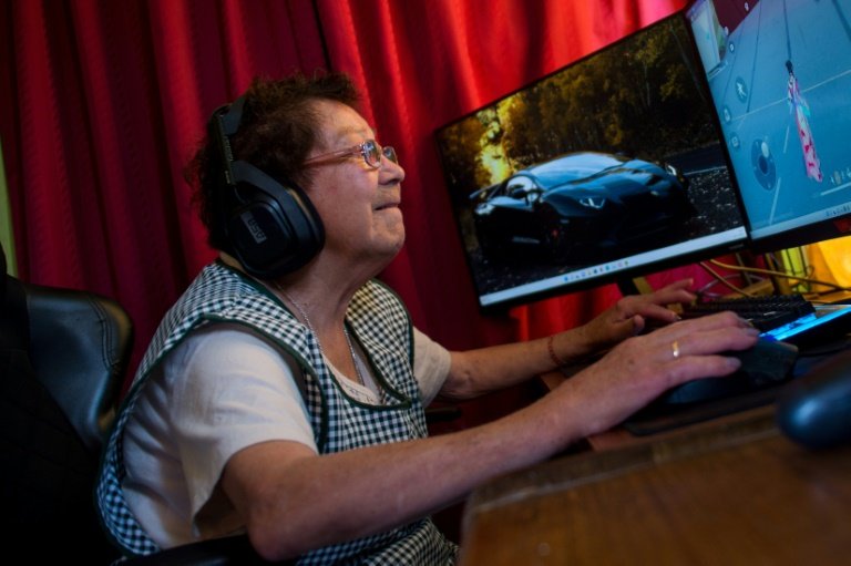 "Mami Nena", the Chilean video game star abuela